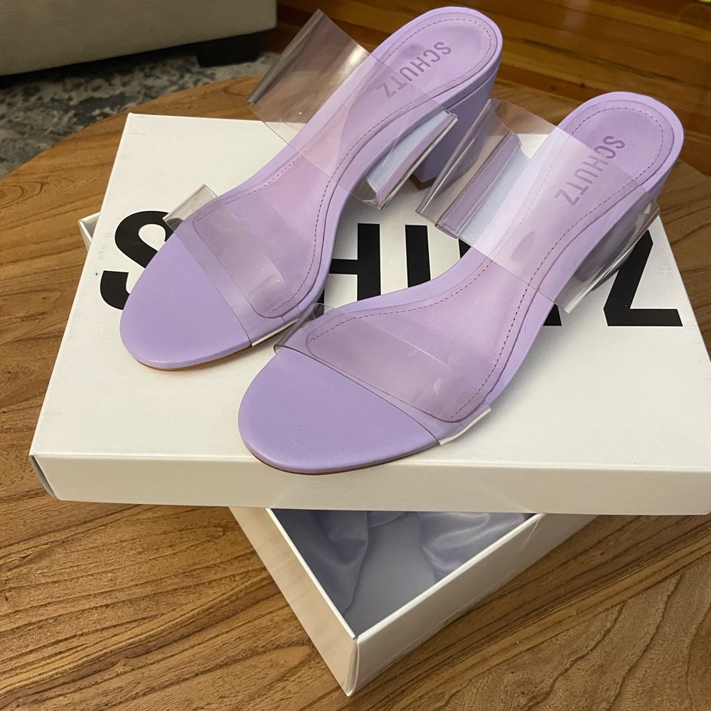 NWT Victorie Nappa Leather & Vinyl Sandal - Size 8